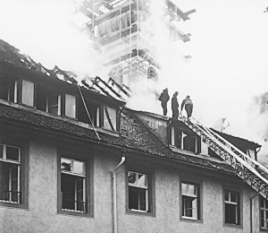 Verstärkung durch die Drehleiter aus Müllheim, 1975.