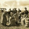 Die Schwestern bei der Kartoffelernte, um 1950.